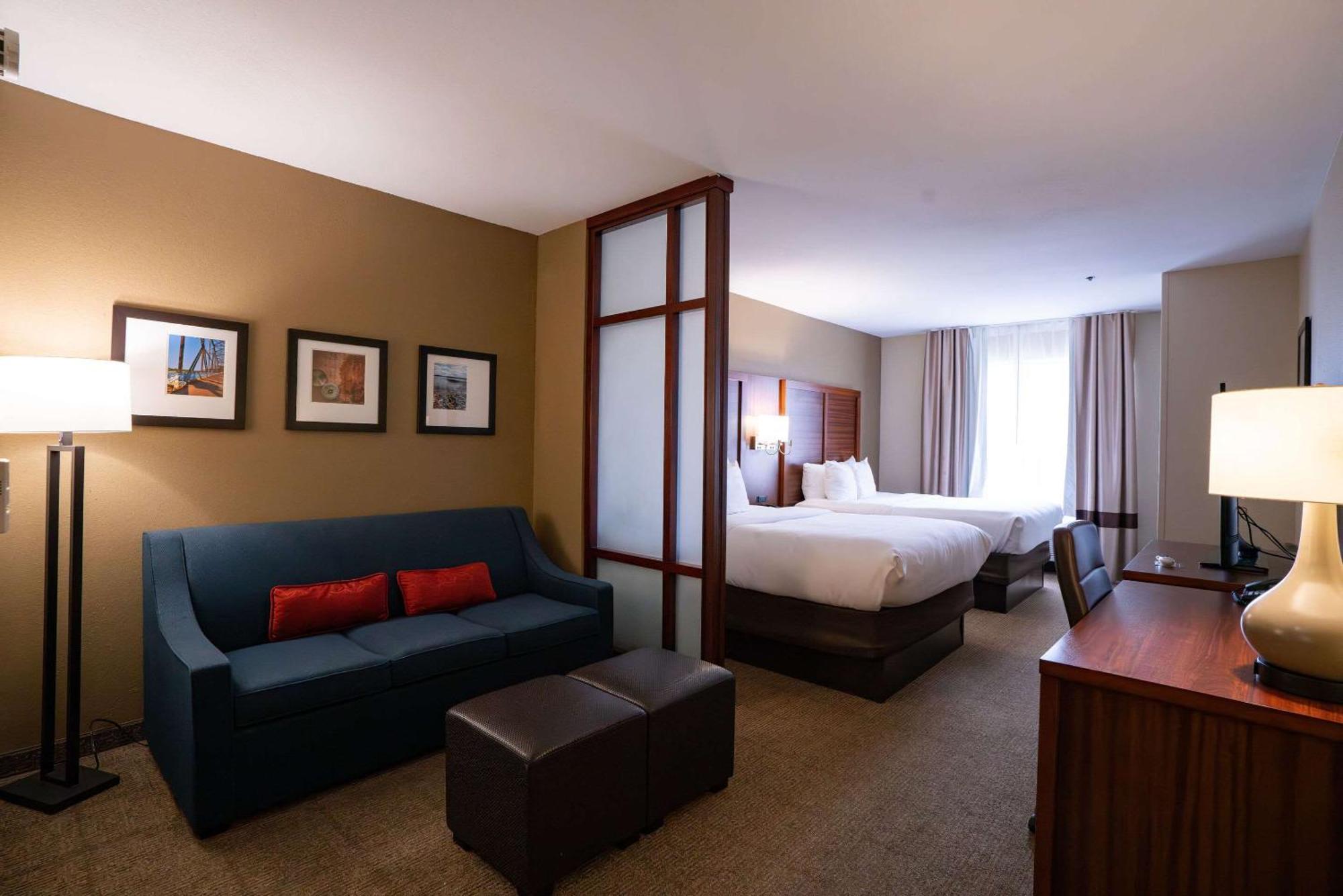 Comfort Suites Airport Luckney Exterior foto